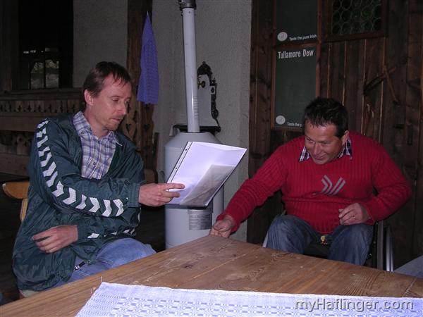 Picture: Die Überreichung des Geschenks hat stattgefunden